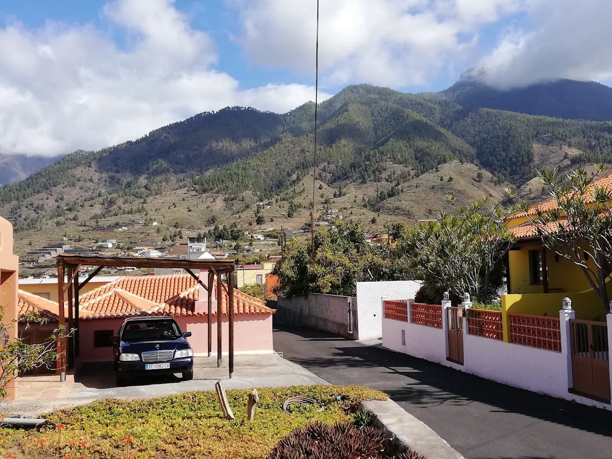 Casas Rurales Tola — photo 1 of 5