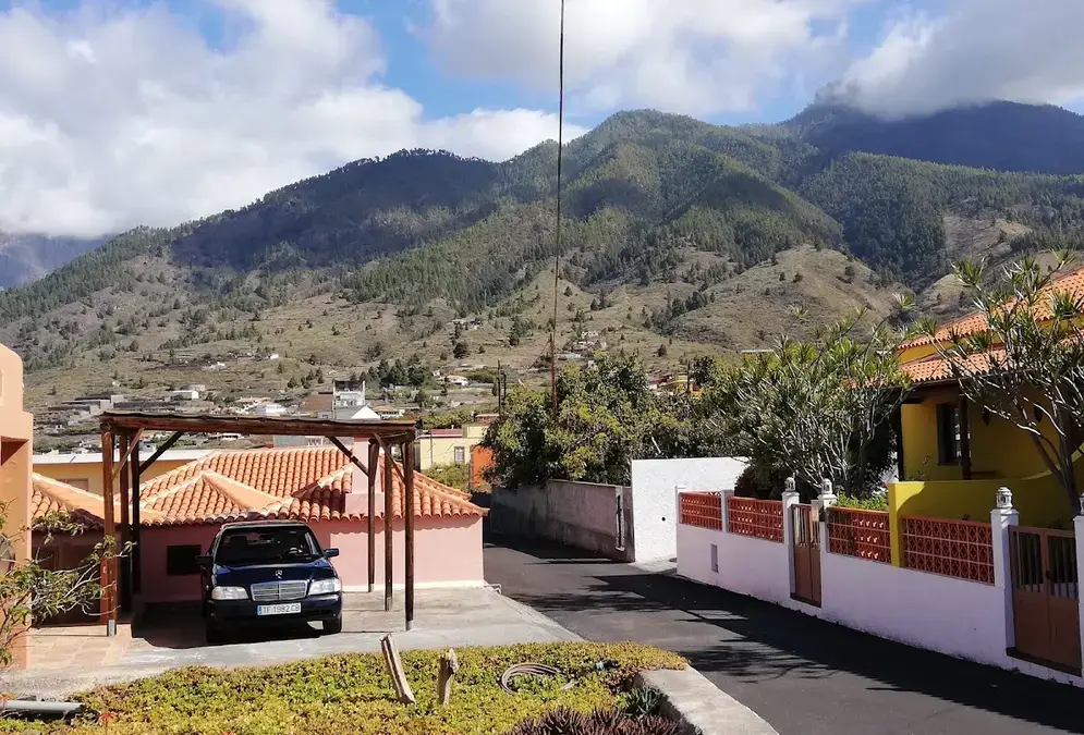 Casas Rurales Tola