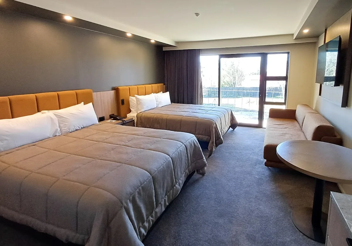 Distinction Mackenzie Country Hotel — photo 2 of 5