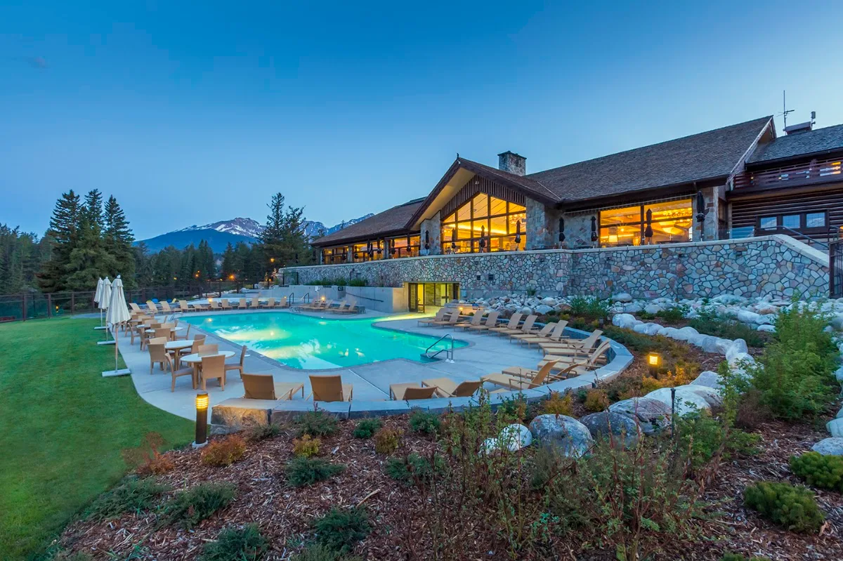 Fairmont Jasper Park Lodge — photo 1 of 5