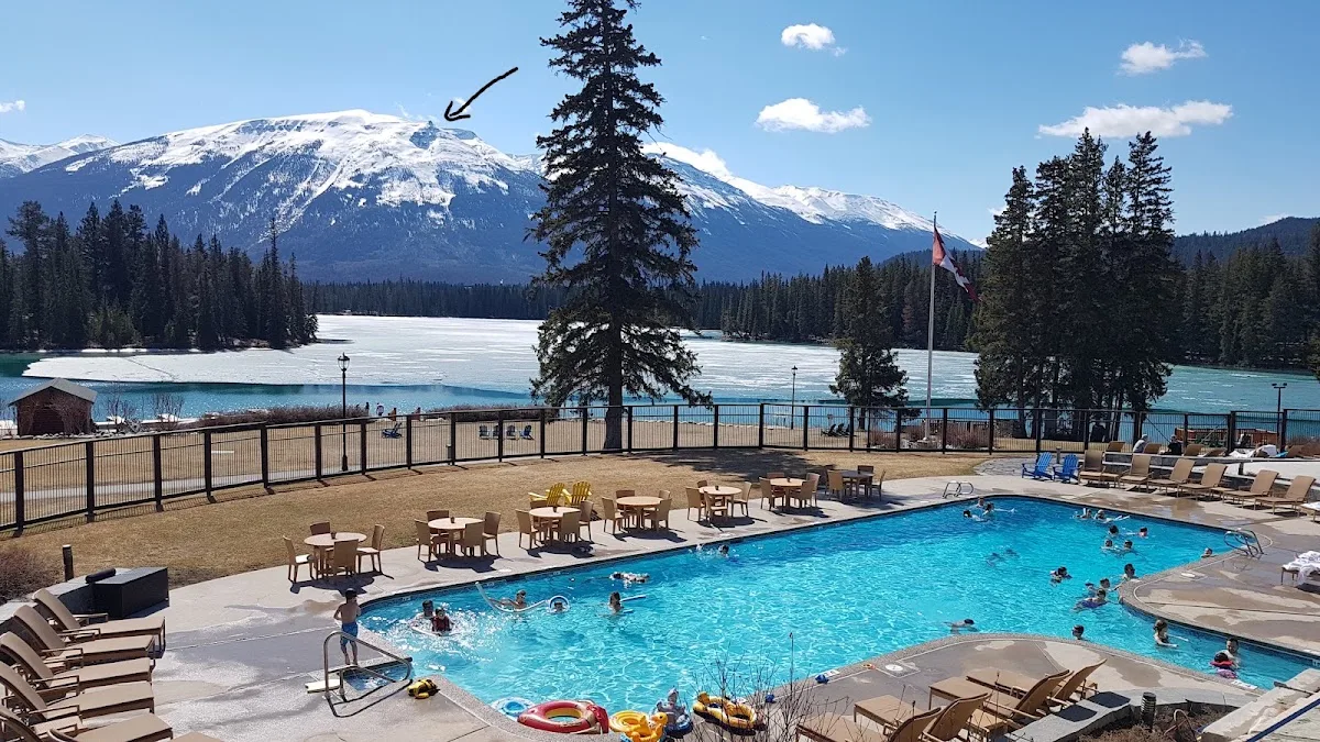 Fairmont Jasper Park Lodge — photo 3 of 5