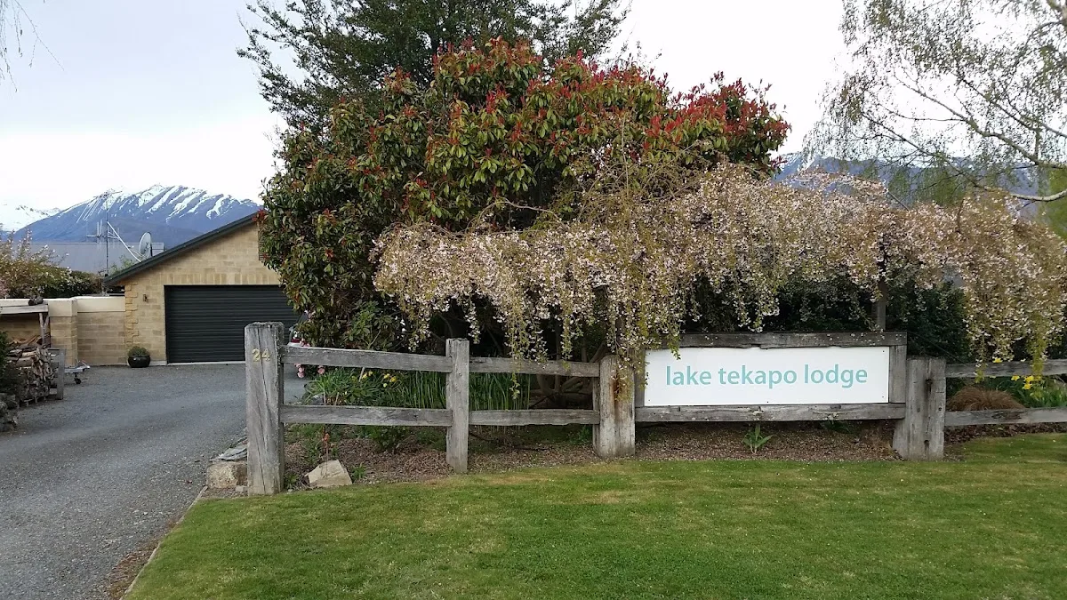 Lake Tekapo Lodge — photo 1 of 5