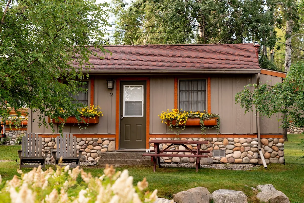 Patricia Lake Bungalows — photo 5 of 5