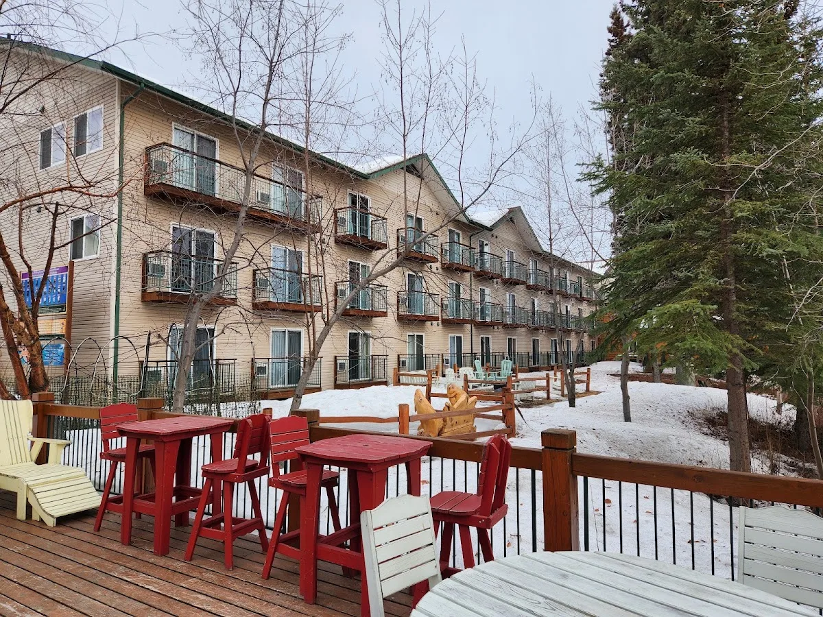 Pike's Waterfront Lodge — photo 1 of 5